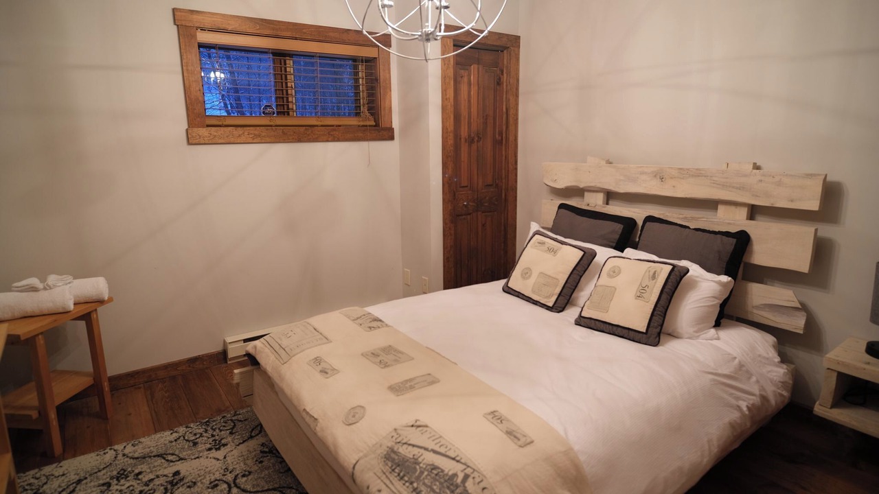 Photo of Bedroom in Les Pays-d'en-Haut Regional County Municipality