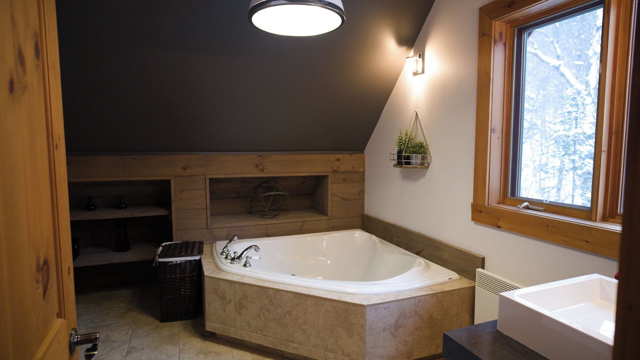 Photo of Bathroom in Les Pays-d'en-Haut Regional County Municipality