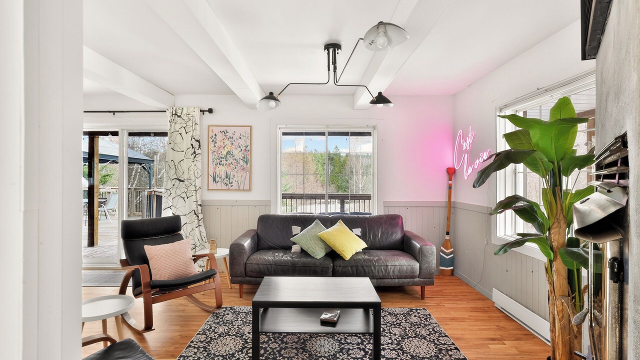 Photo of Livingroom in Chertsey