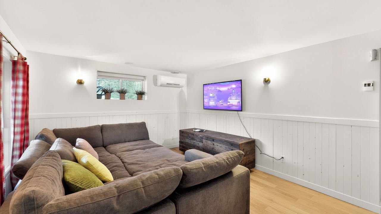 Photo of Livingroom in Chertsey