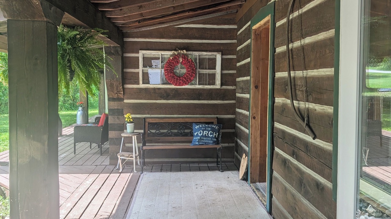 Photo of Patio Balcony in Manitoulin District