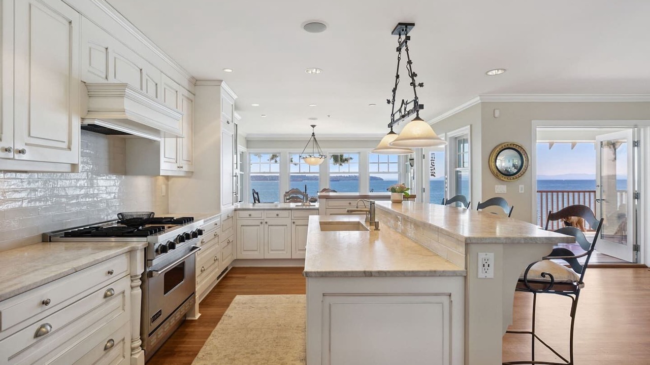 Photo of Kitchen in West Vancouver