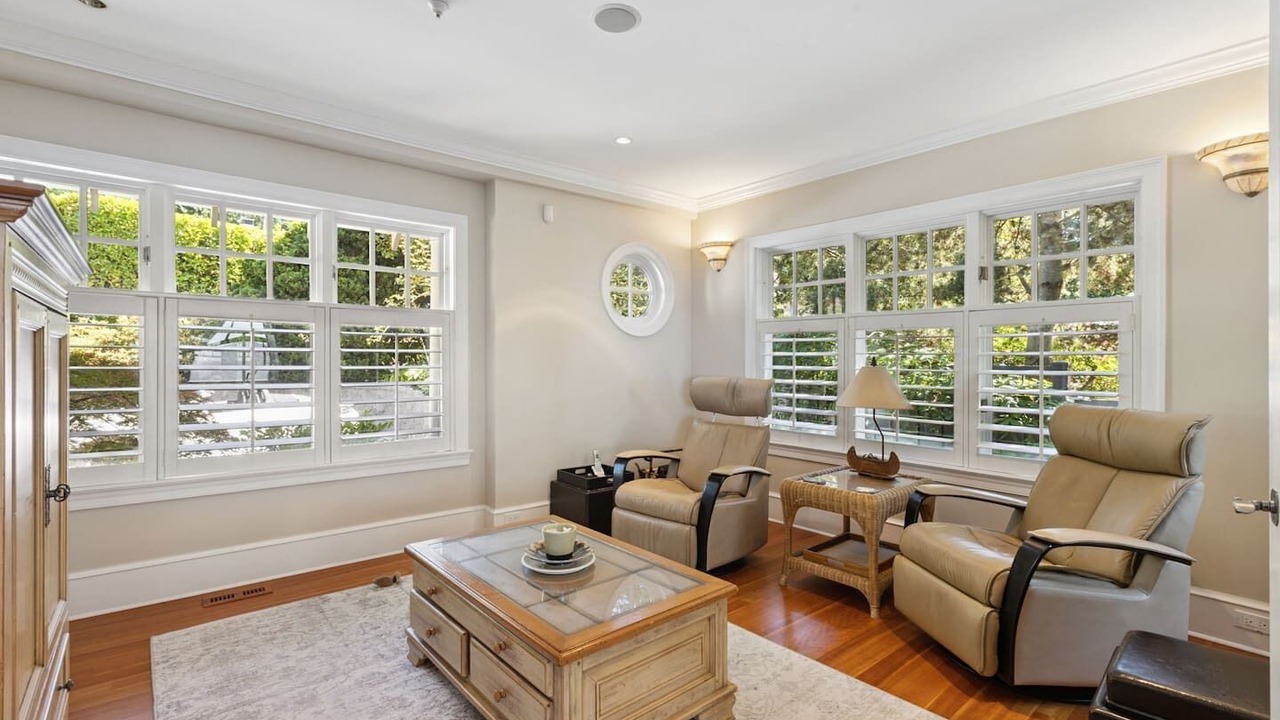 Photo of Livingroom in West Vancouver