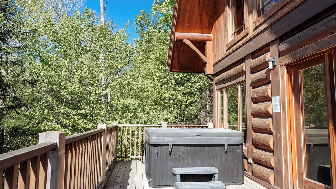 Photo of Patio Balcony in Les Pays-d'en-Haut Regional County Municipality