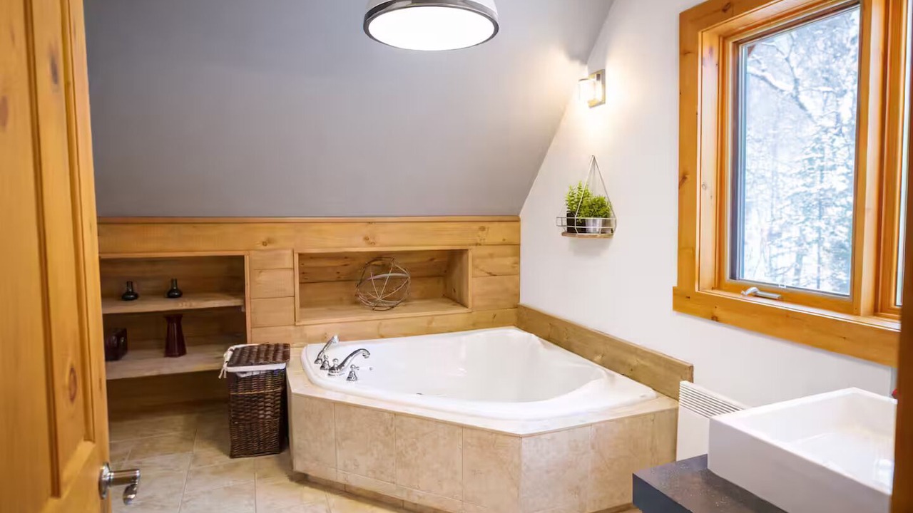 Photo of Bathroom in Les Pays-d'en-Haut Regional County Municipality