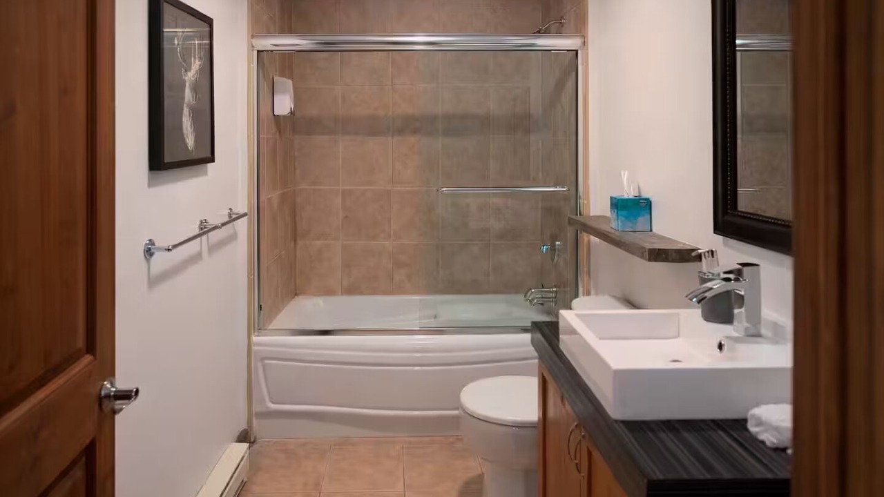 Photo of Bathroom in Les Pays-d'en-Haut Regional County Municipality