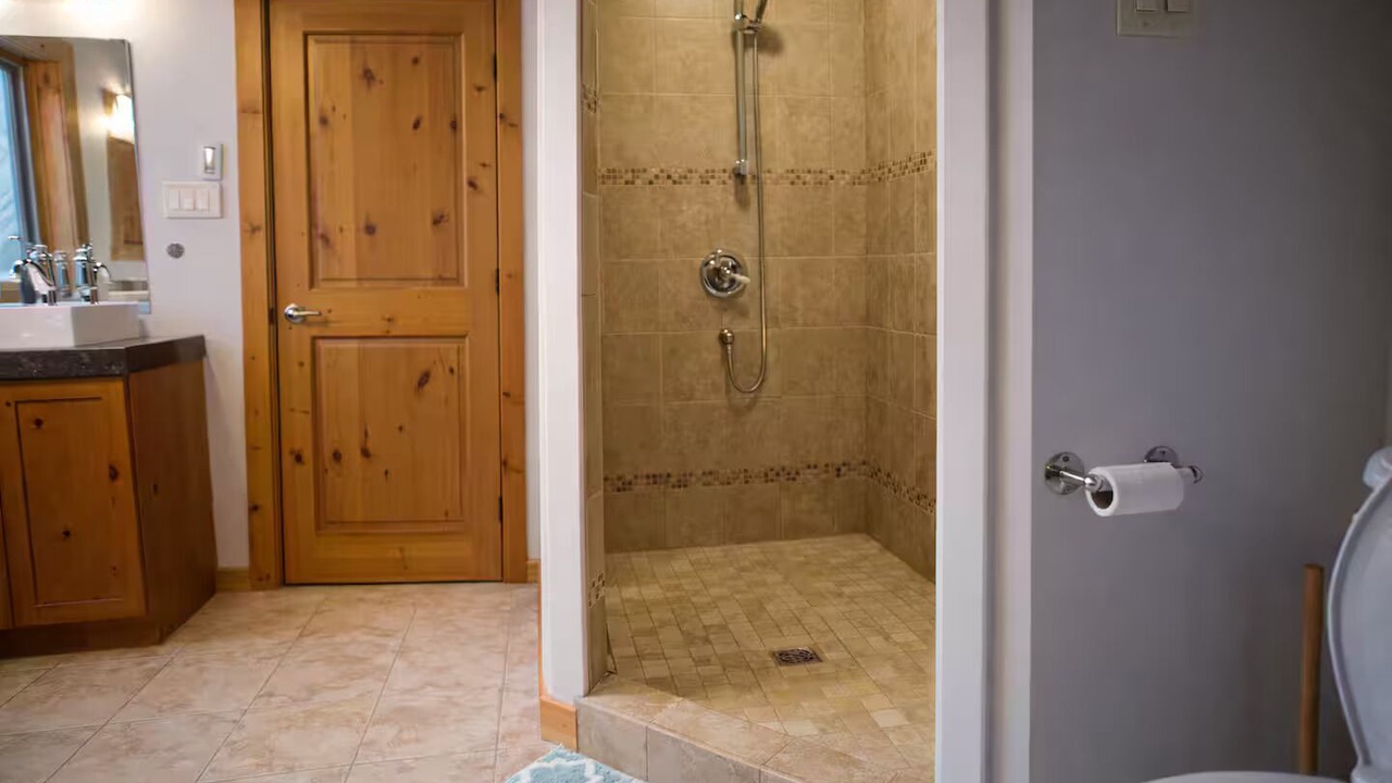 Photo of Bathroom in Les Pays-d'en-Haut Regional County Municipality