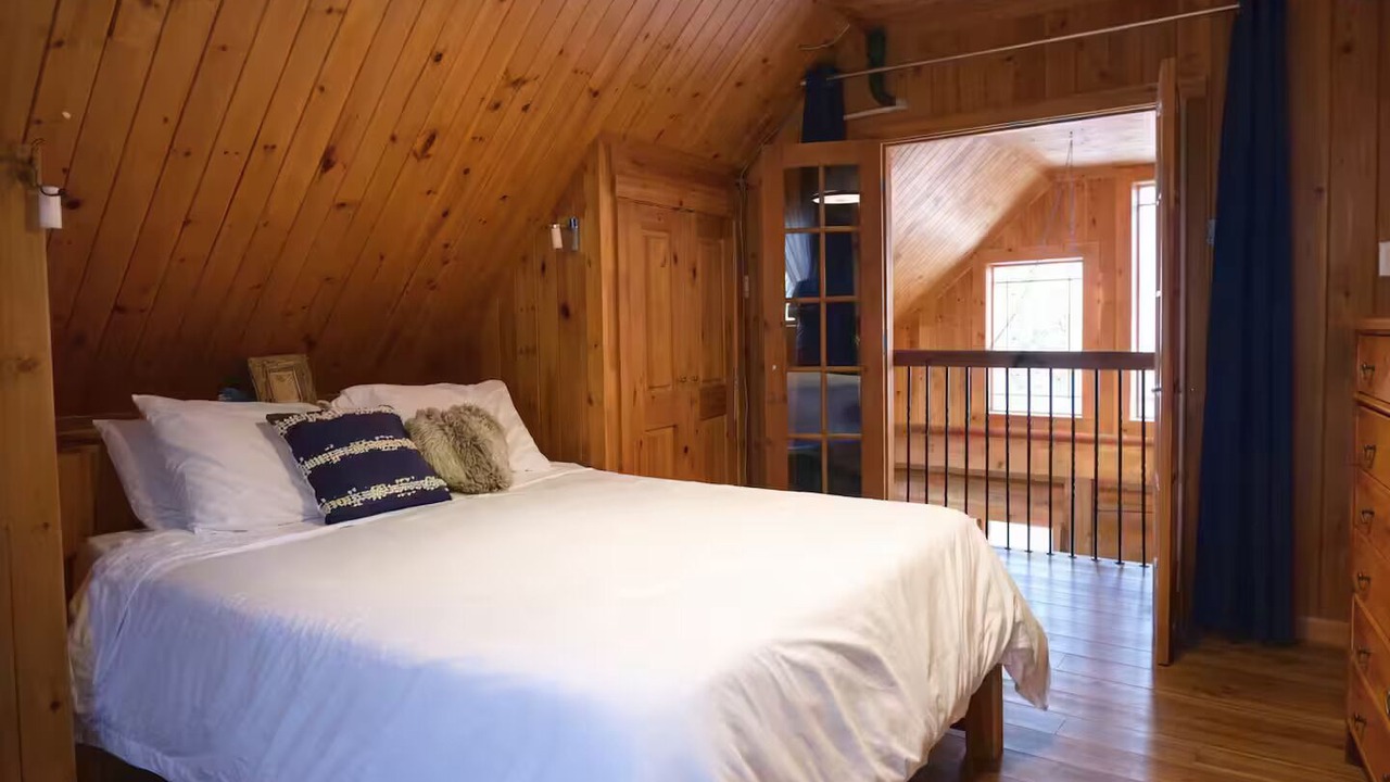 Photo of Bedroom in Les Pays-d'en-Haut Regional County Municipality