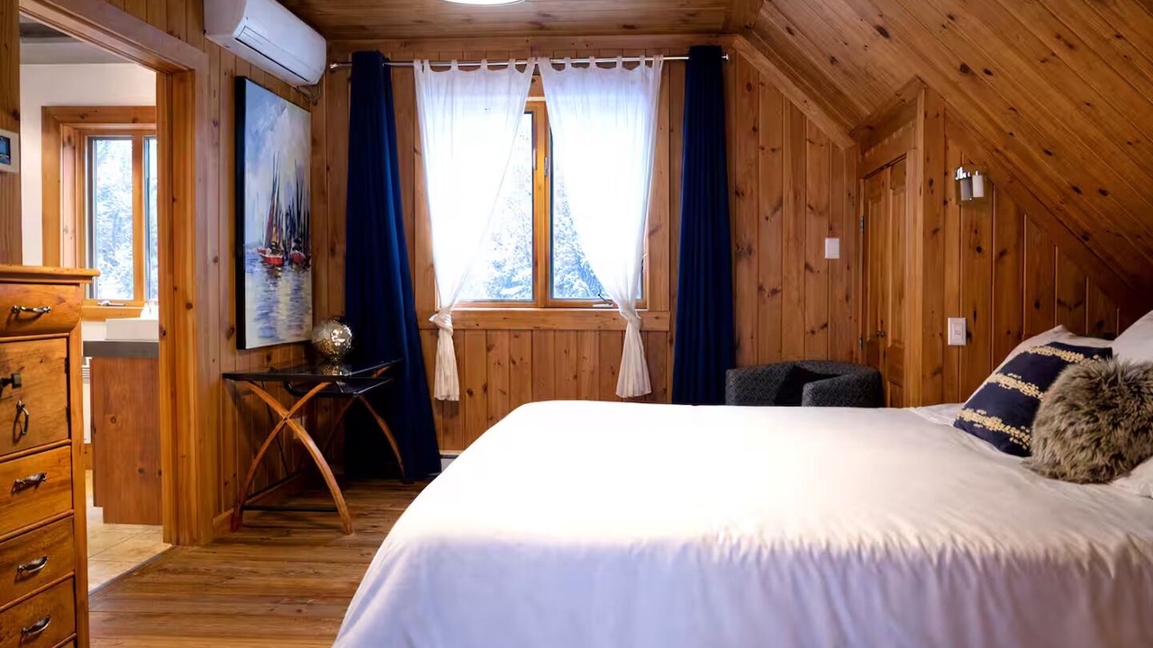 Photo of Bedroom in Les Pays-d'en-Haut Regional County Municipality