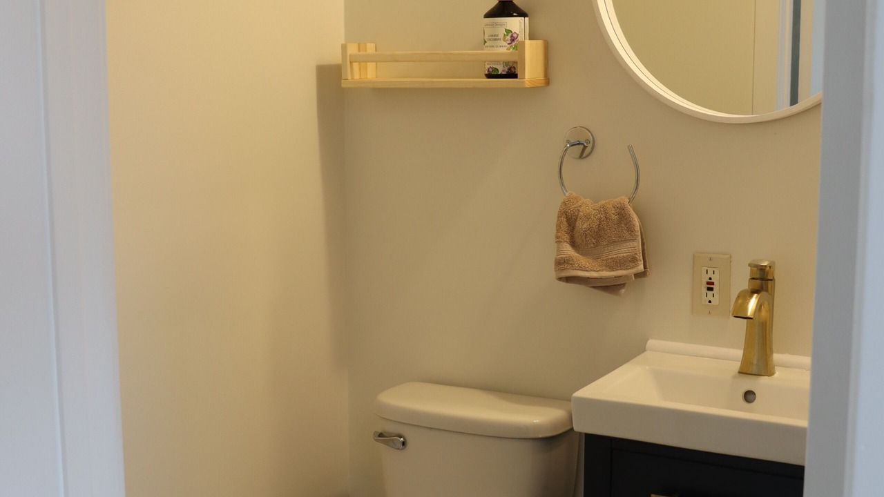 Photo of Bathroom in Division No. 7
