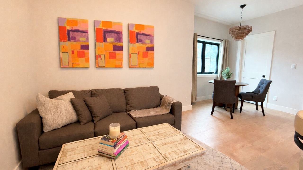 Photo of Livingroom in Saanich East