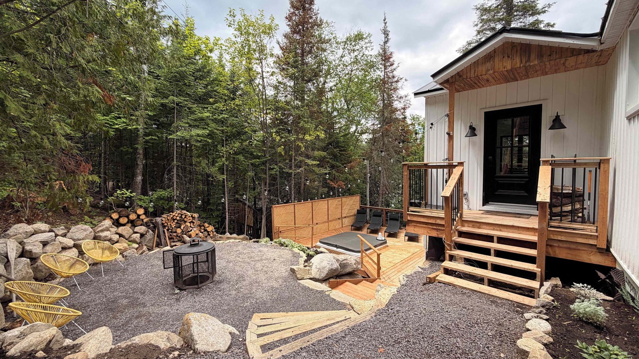Photo of Patio Balcony in Sainte-Marguerite-du-Lac-Masson