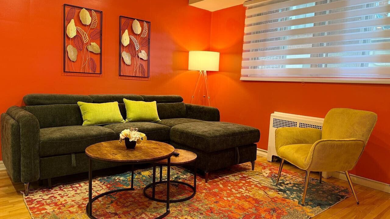 Photo of Livingroom in Cote-Des-Neiges—Notre-Dame-De-Grace