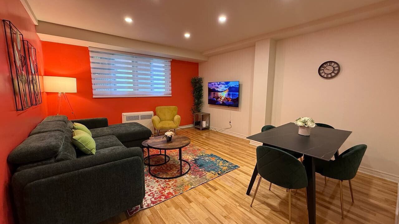 Photo of Livingroom in Cote-Des-Neiges—Notre-Dame-De-Grace