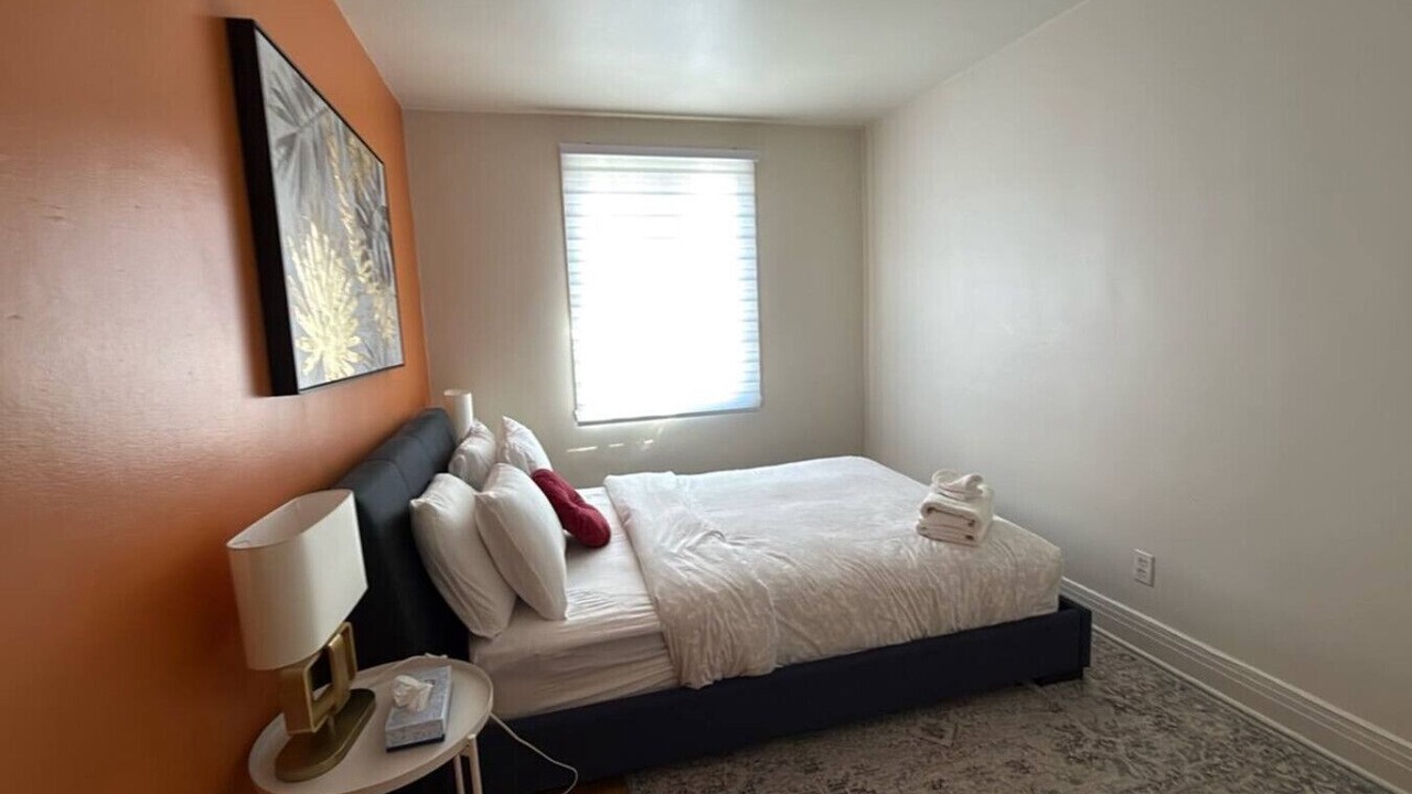 Photo of Bedroom in Cote-Des-Neiges—Notre-Dame-De-Grace