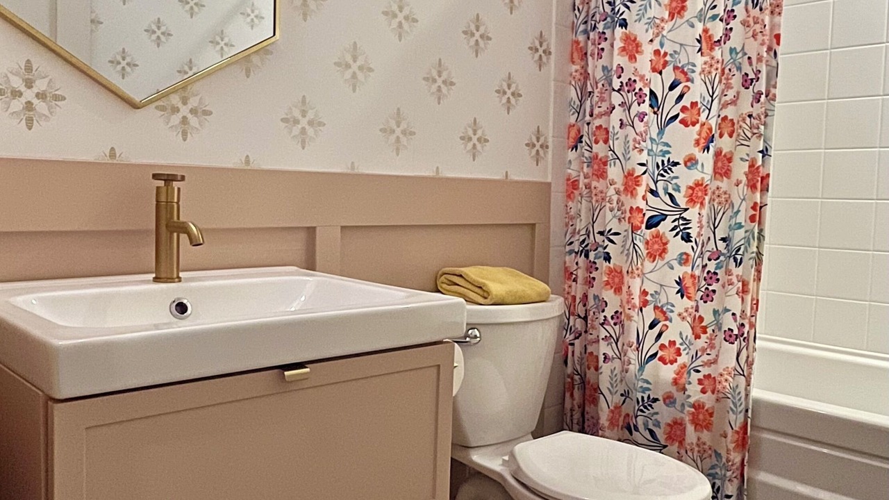 Photo of Bathroom in Kensington-Cedar Cottage