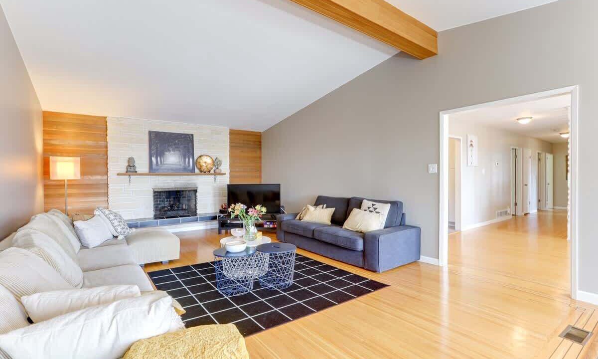 Photo of Livingroom in West Vancouver