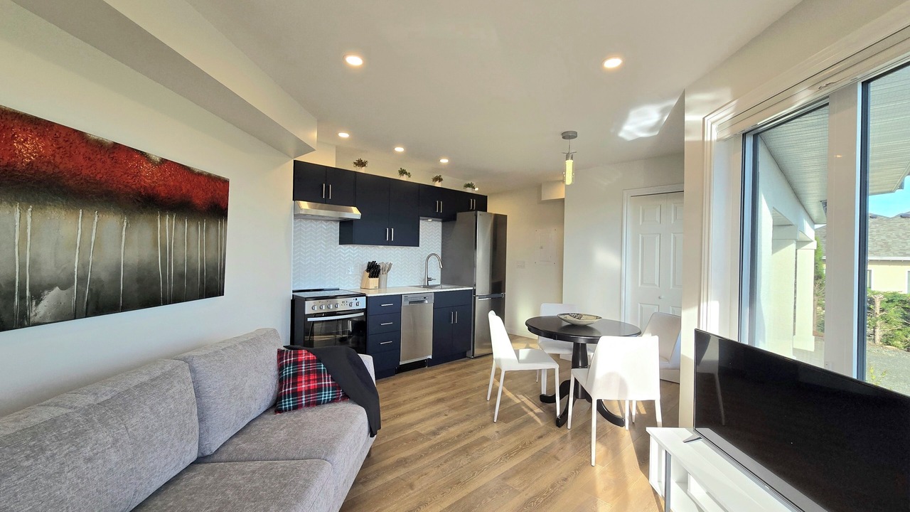 Photo of Livingroom in Colwood