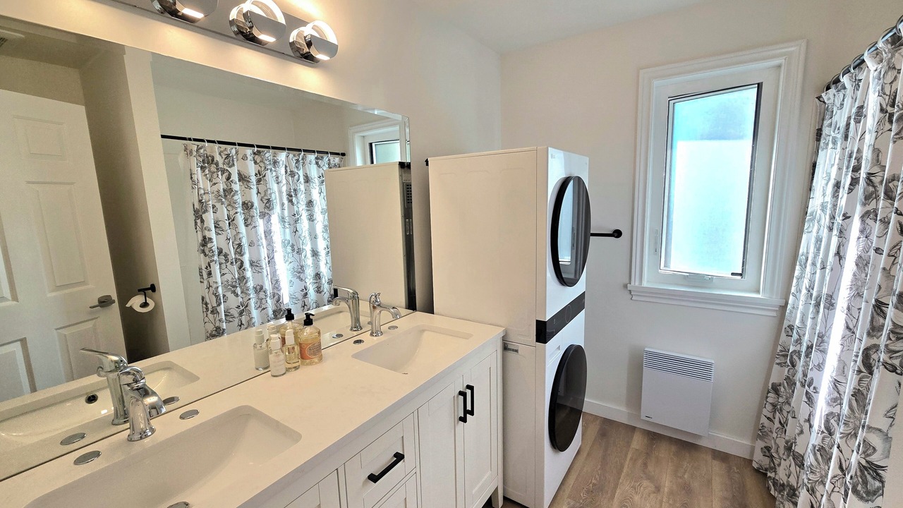 Photo of Bathroom in Colwood