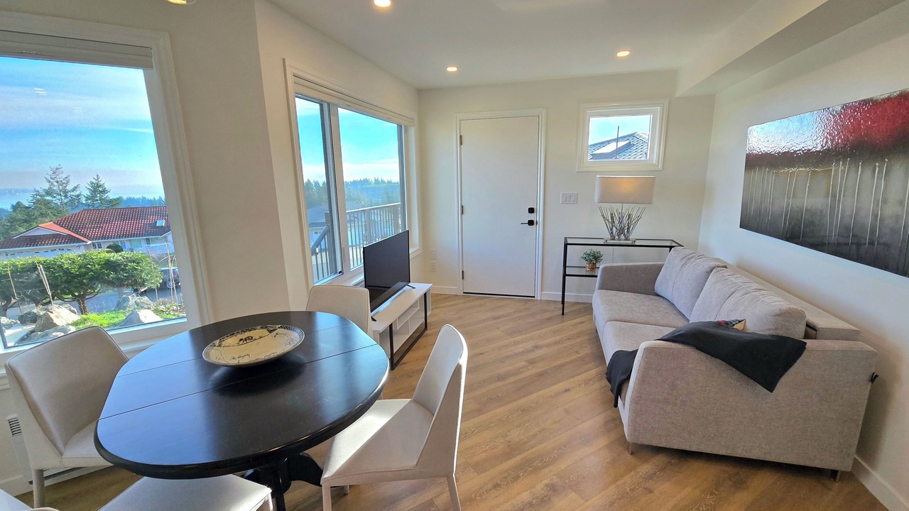 Photo of Livingroom in Colwood