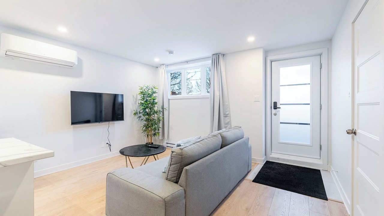 Photo of Livingroom in Longueuil