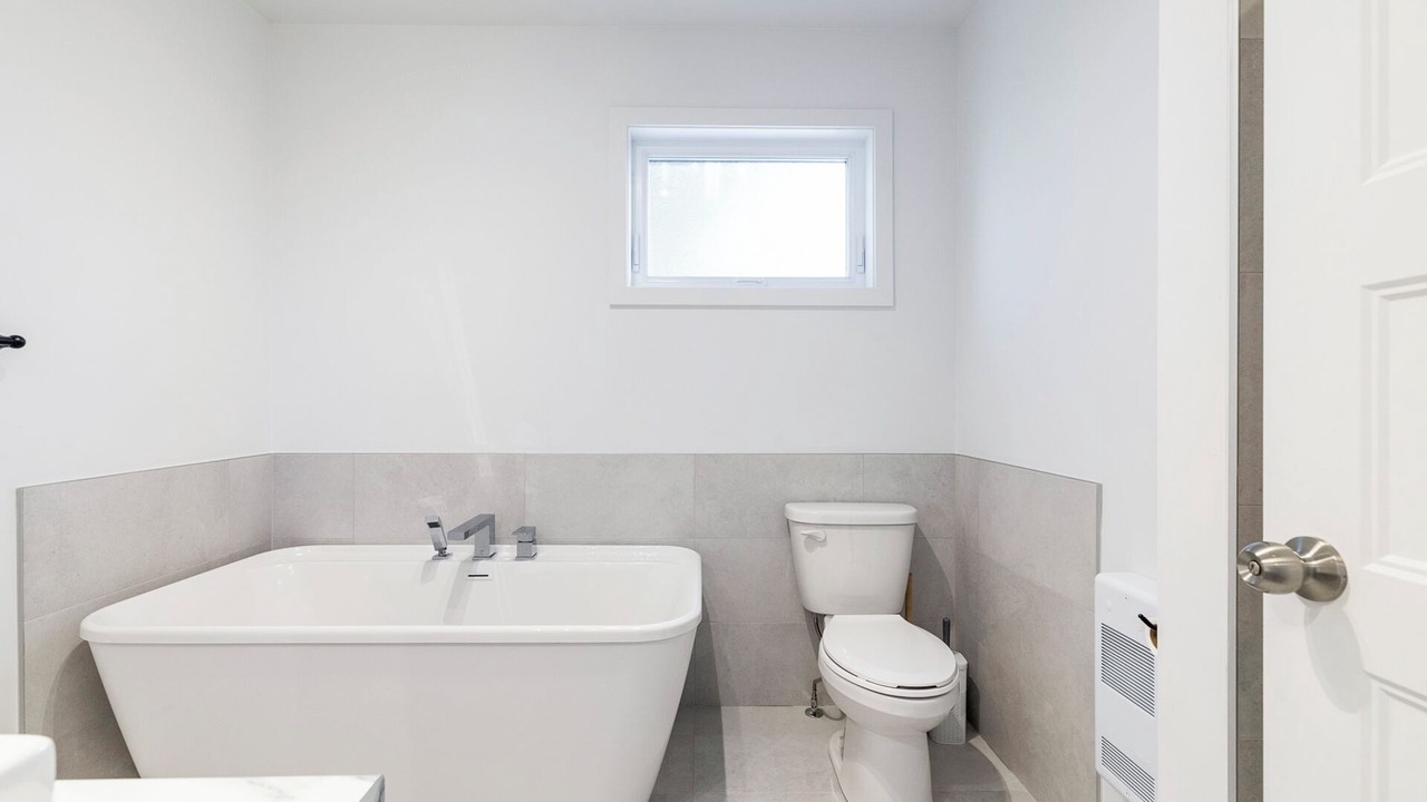 Photo of Bathroom in Longueuil