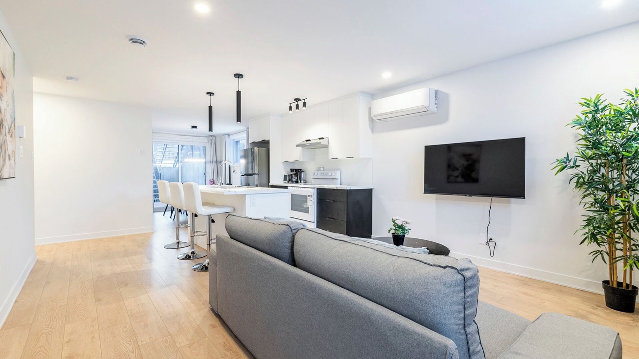 Photo of Livingroom in Longueuil