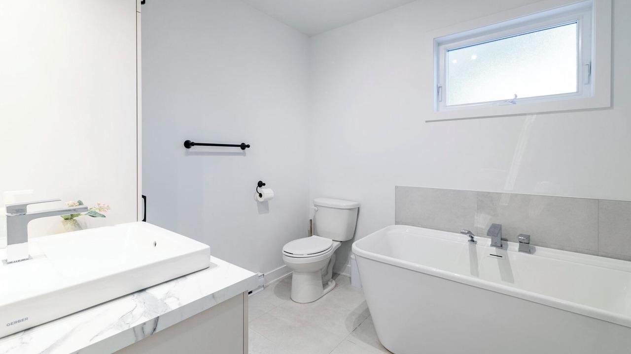 Photo of Bathroom in Longueuil