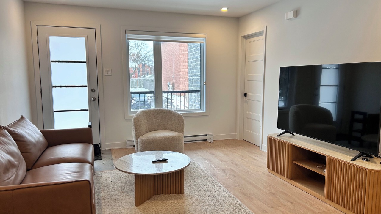 Photo of Livingroom in Longueuil