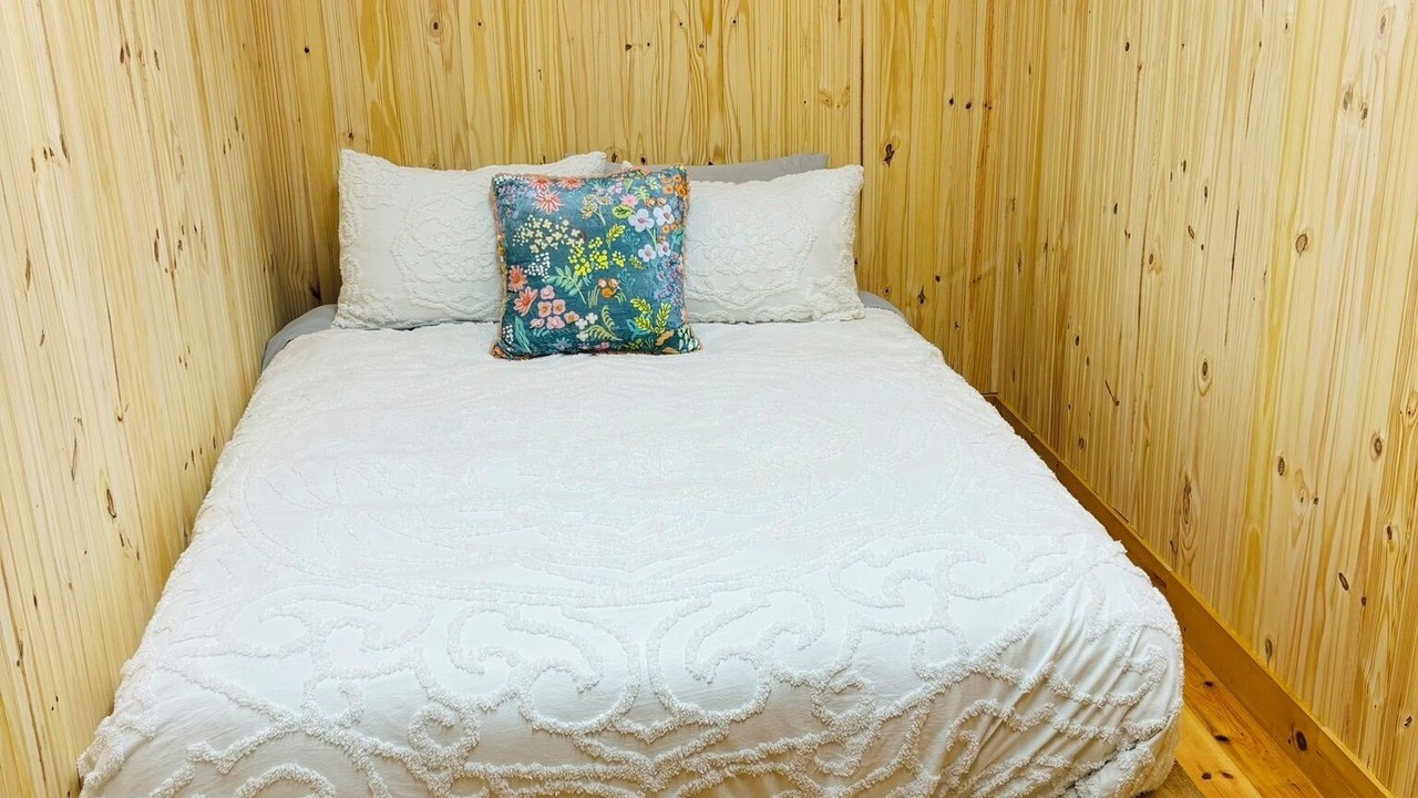 Photo of Bedroom in Grenville-sur-la-Rouge