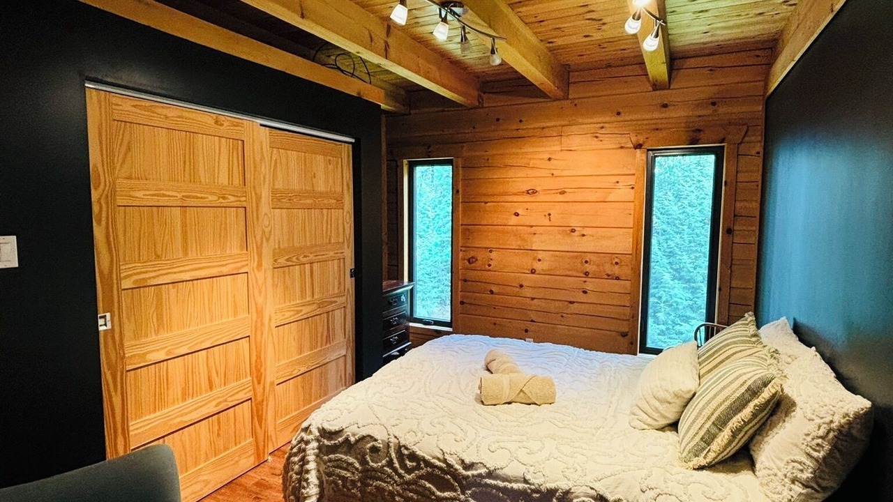 Photo of Bedroom in Grenville-sur-la-Rouge