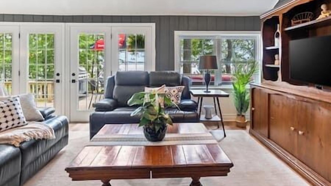 Photo of Livingroom in Fenelon Falls