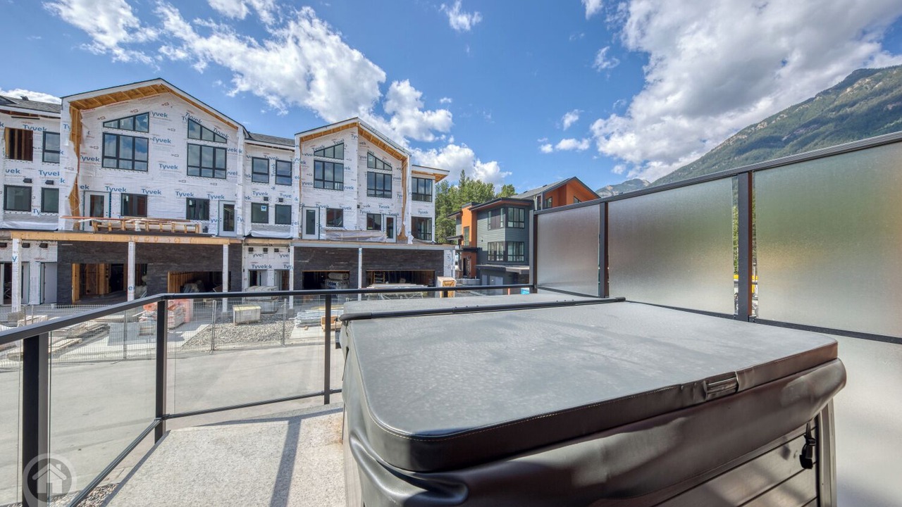 Photo of Patio Balcony in East Kootenay