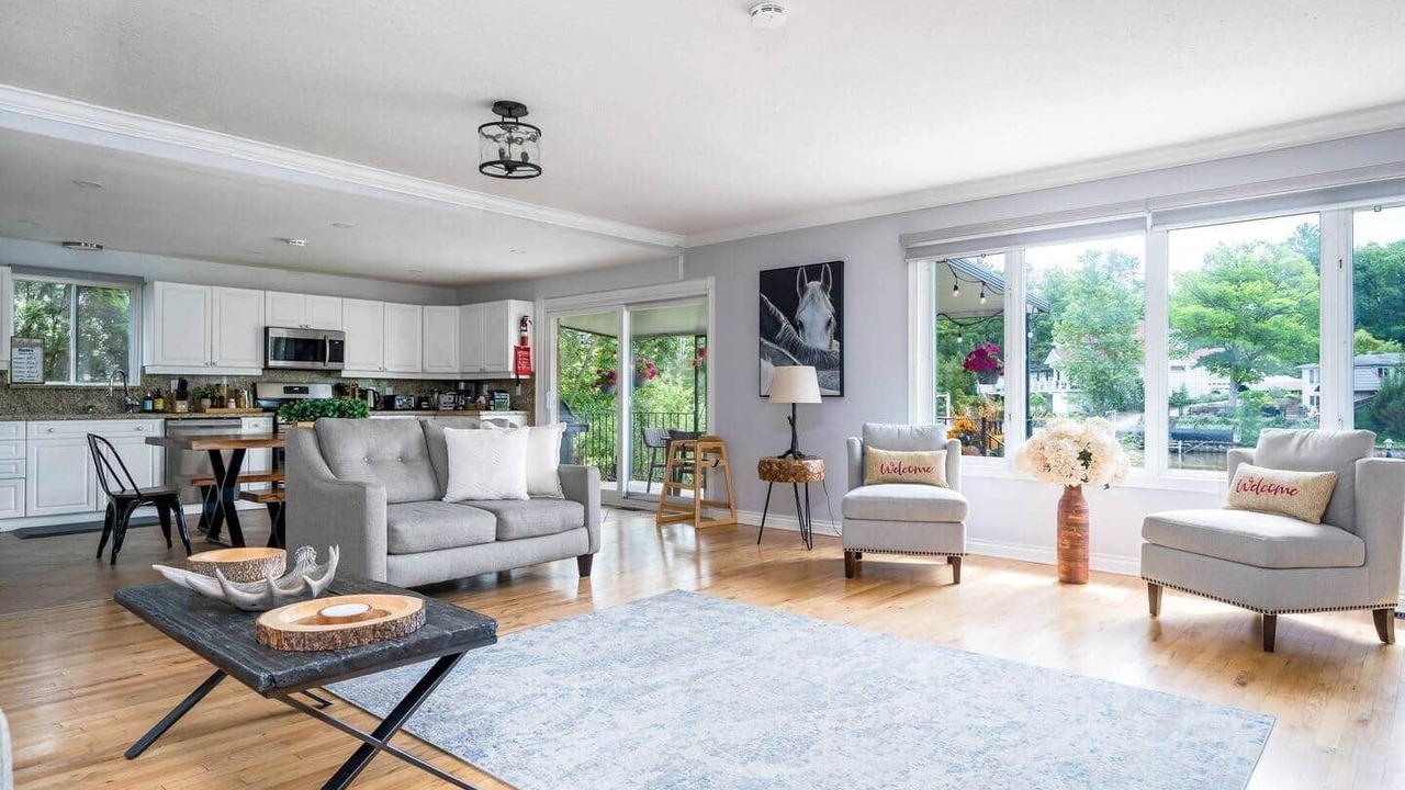 Photo of Livingroom in Wasaga Beach