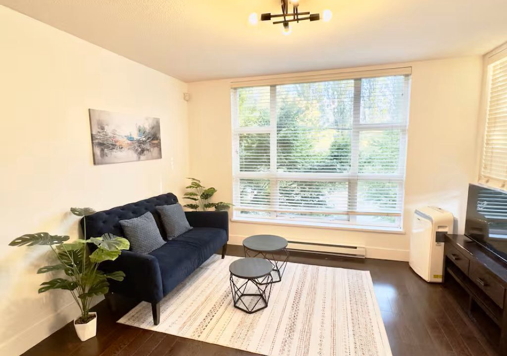 Photo of Livingroom in West Point Grey