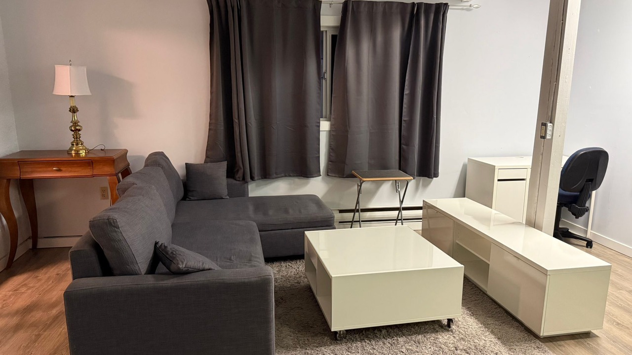 Photo of Livingroom in Guildford