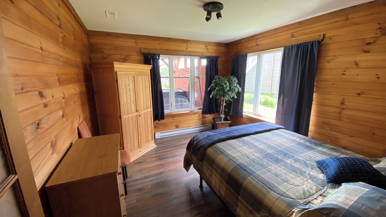 Photo of Bedroom in Adstock