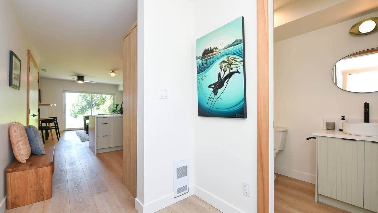 Photo of Livingroom in Hornby Island
