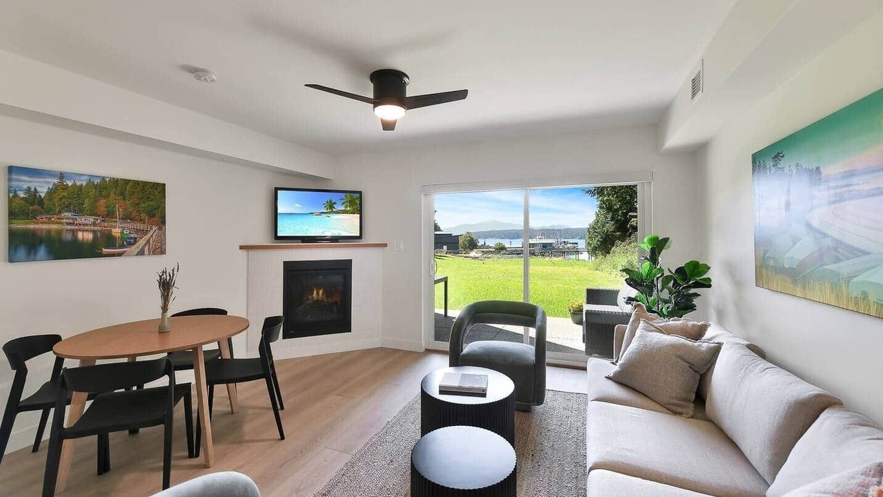Photo of Livingroom in Hornby Island