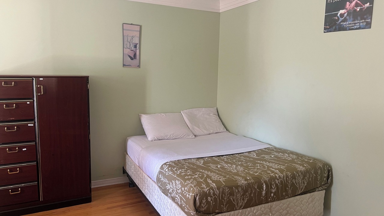 Photo of Bedroom in Aylmer