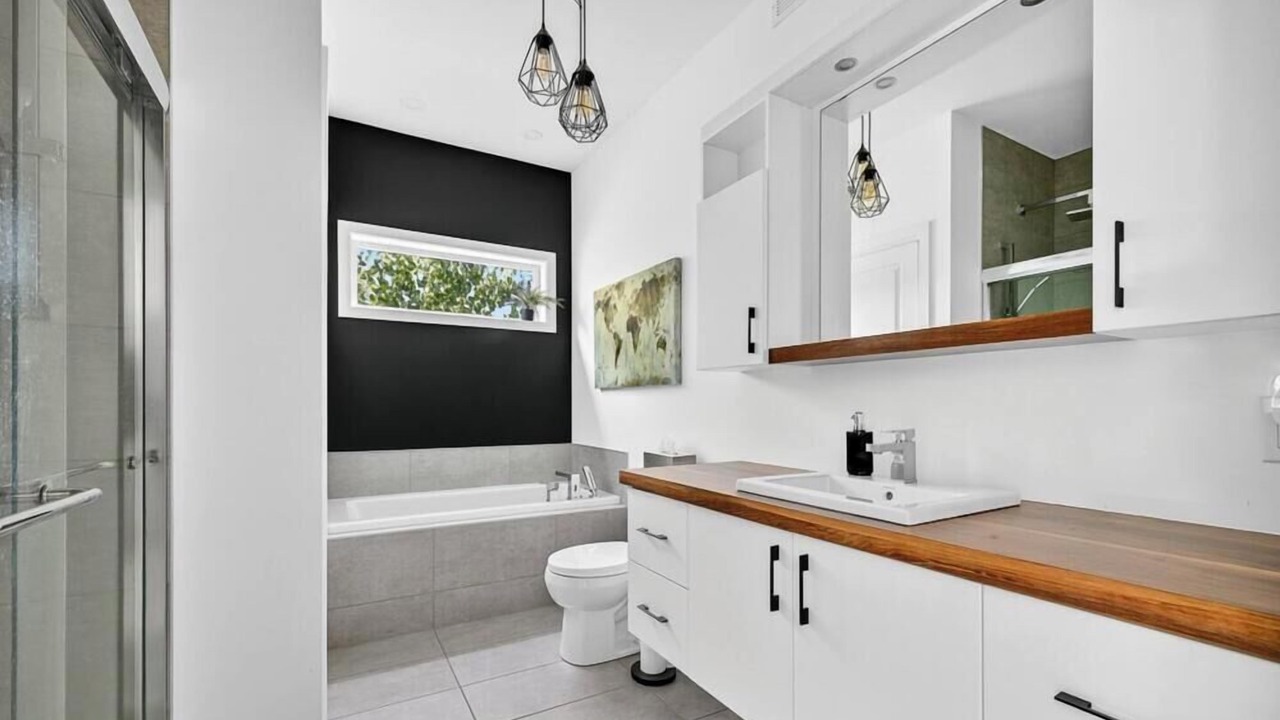 Photo of Bathroom in Communaute-Urbaine-de-l'Outaouais