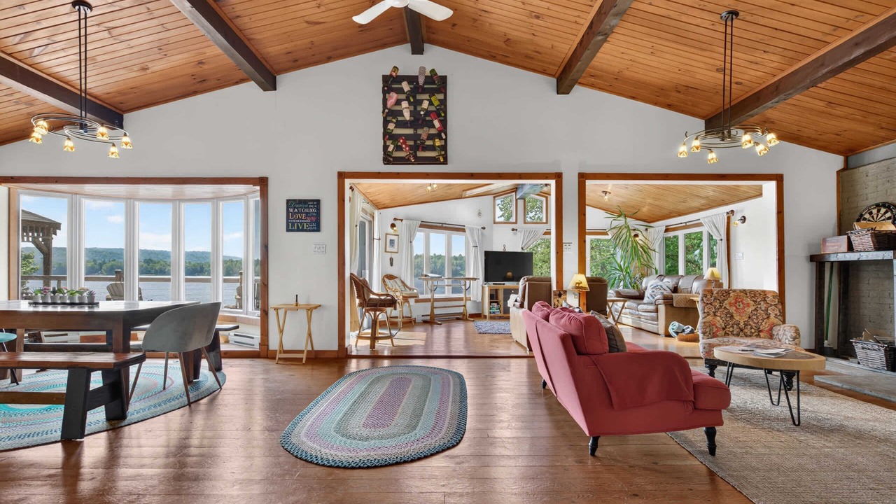 Photo of Livingroom in Amherst