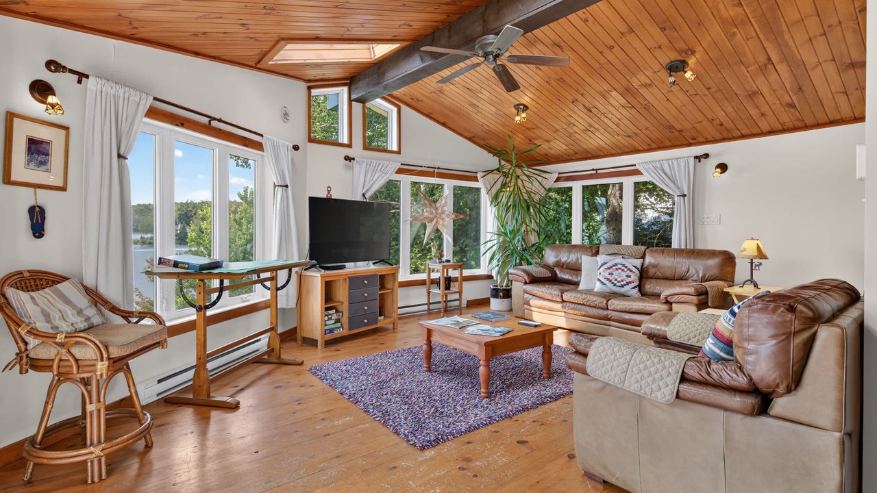 Photo of Livingroom in Amherst