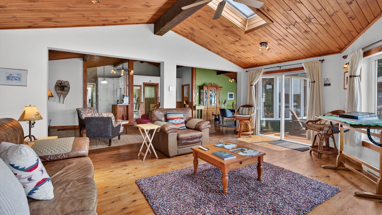 Photo of Livingroom in Amherst
