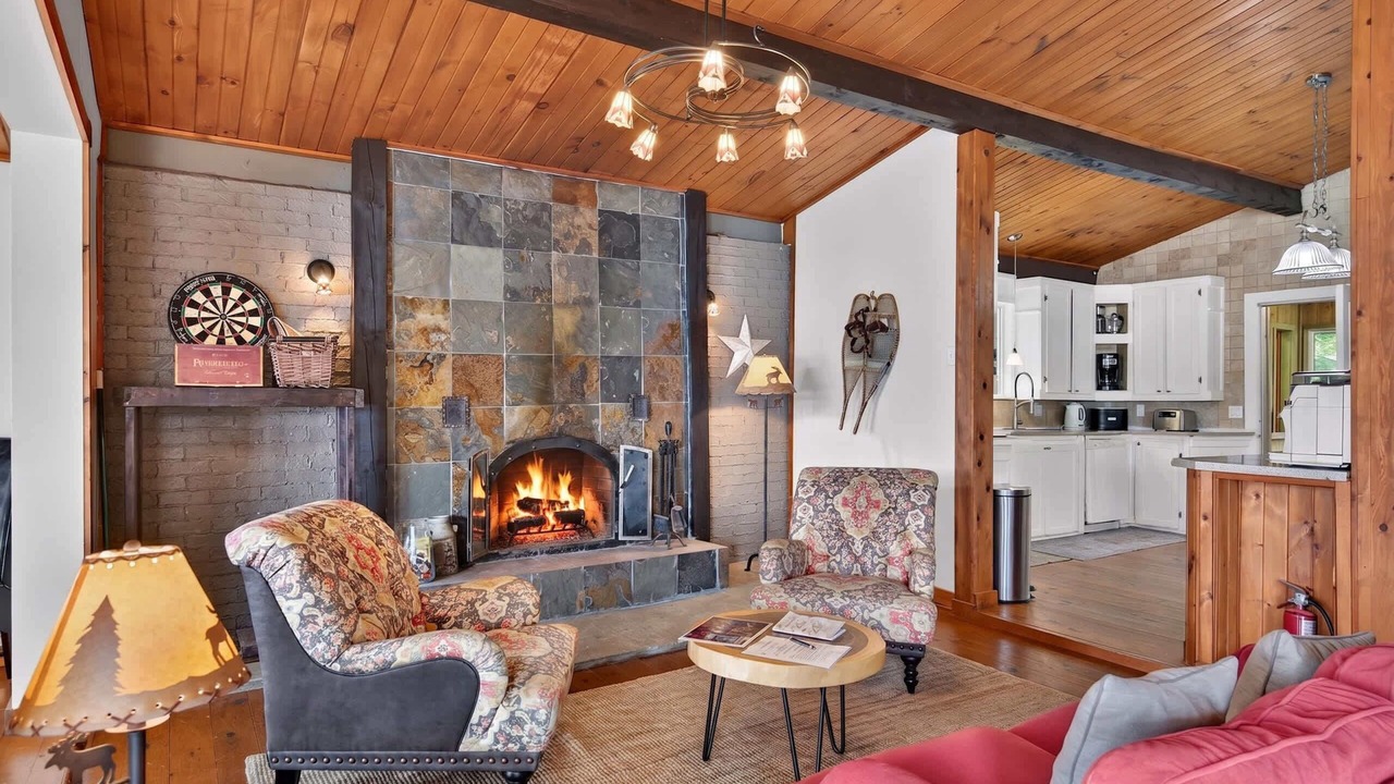 Photo of Livingroom in Amherst
