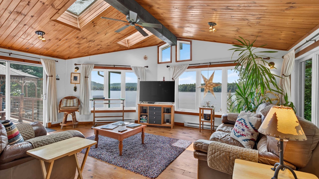 Photo of Livingroom in Amherst