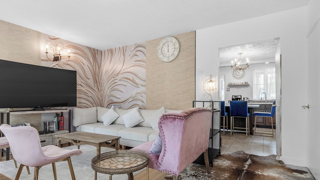 Photo of Livingroom in Desjardins