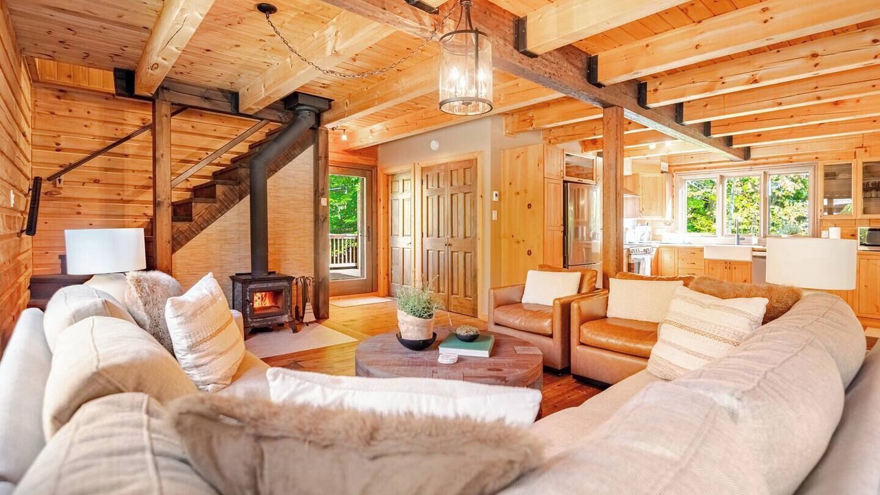 Photo of Livingroom in Val-des-Lacs