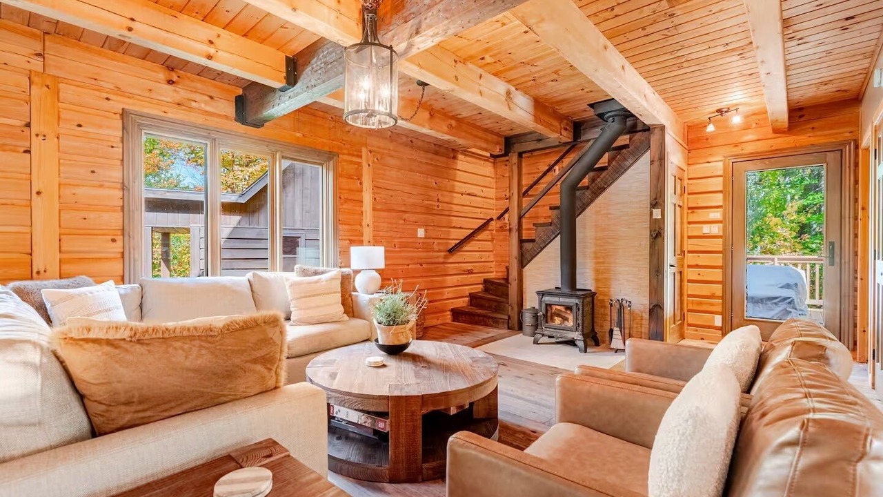 Photo of Livingroom in Val-des-Lacs