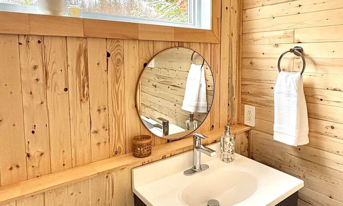 Photo of Bathroom in St-Augustin-de-Woburn